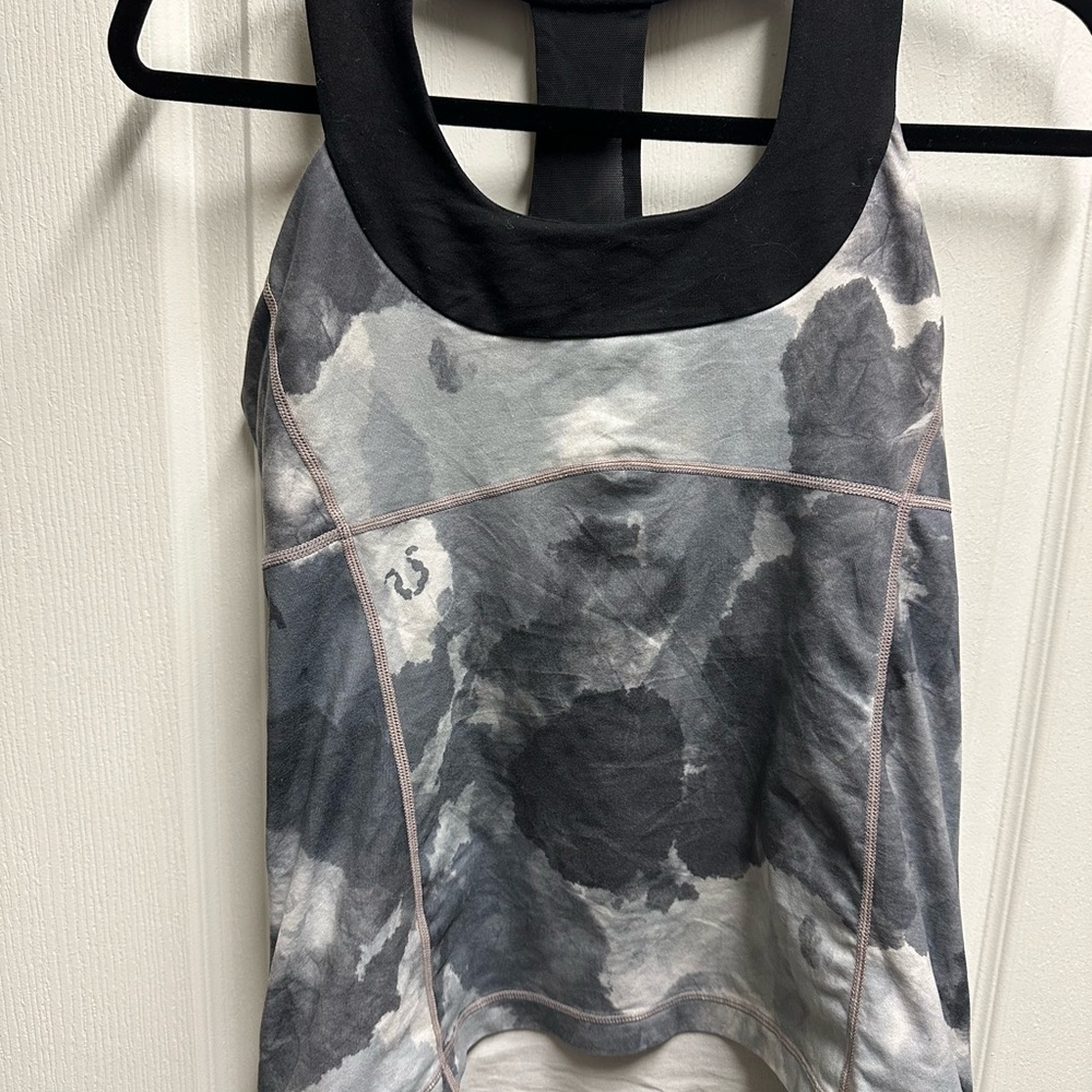 Lululemon woman Black and Gray Tank Top no pads size 8/ NWOT#401